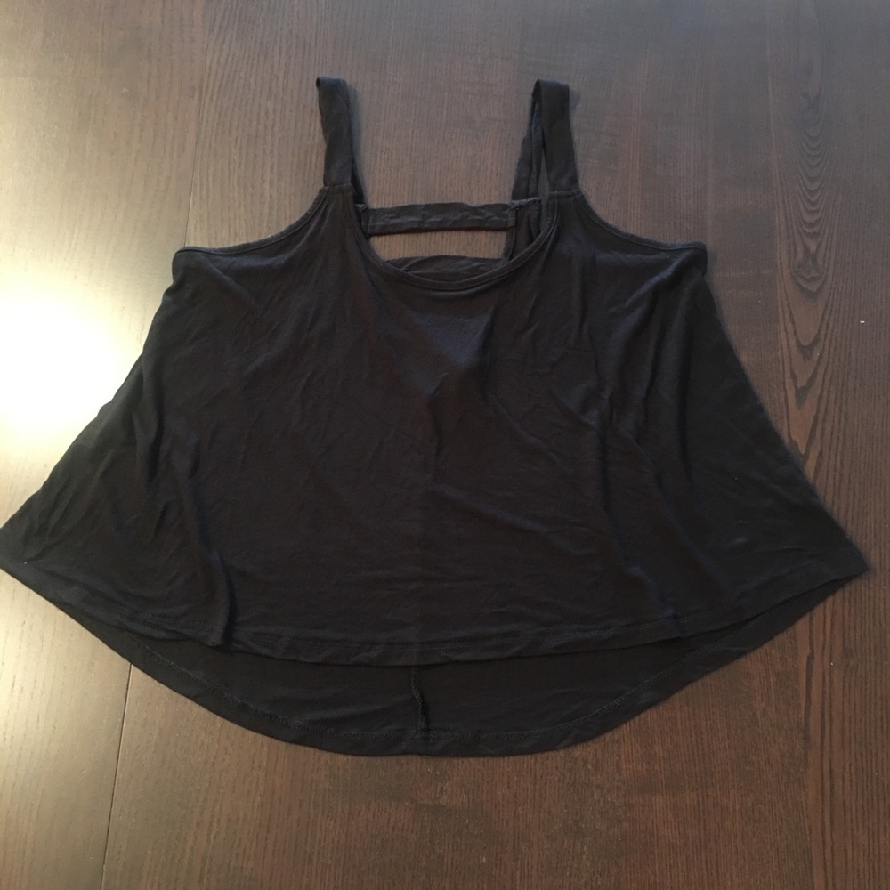 Lose & flowy soft cropped strappy tank